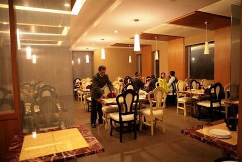 Deccan Plaza Hotel - อูตี ภายนอก รูปภาพ